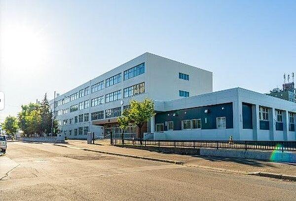 【周辺】札幌市立栄南中学校 700m