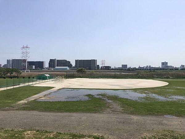 【周辺】【多摩川大師橋緑地野球場】多摩川大師橋緑地にある2面の野球場です。そばには多目的広場、多目的運動場、陸上トラックがあります。 480m