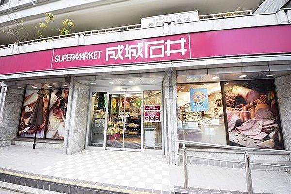 【周辺】スーパーマーケット成城石井 市ヶ谷店 徒歩12分。スーパー 910m