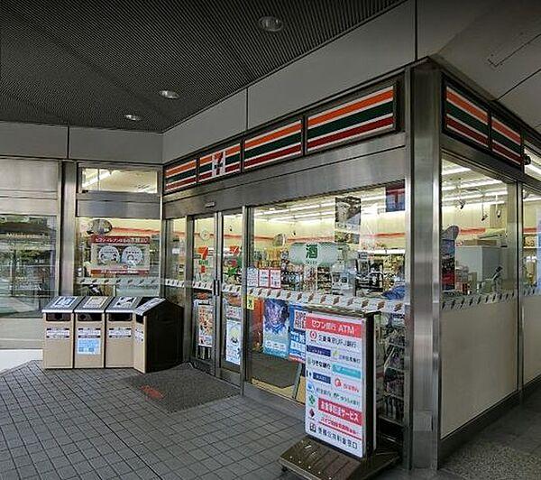 【周辺】セブンイレブン新高円寺駅前店 457m