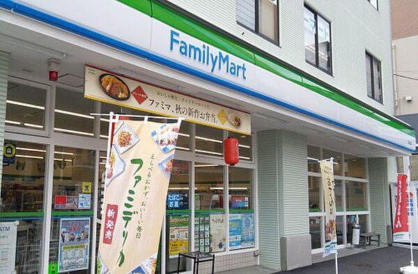 【周辺】【コンビニエンスストア】ファミリーマート 新横浜店まで16ｍ
