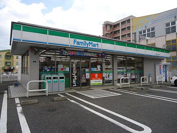 【周辺】ファミリーマート 八幡西三ケ森店（320m）