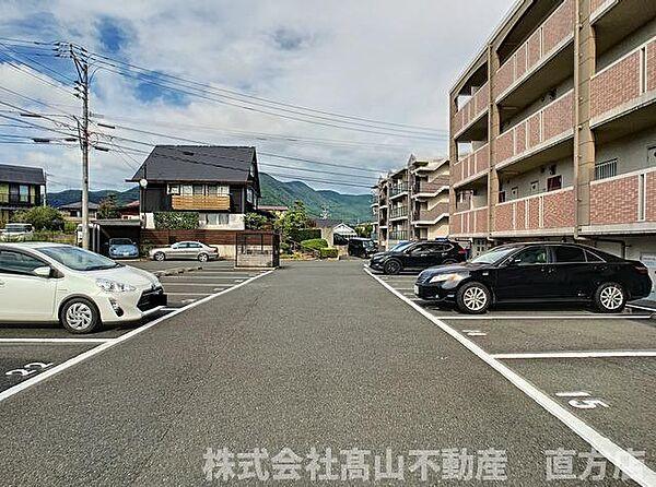 【駐車場】