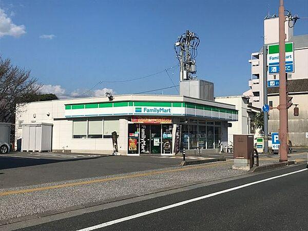 【周辺】ファミリーマート高知旭店 450m