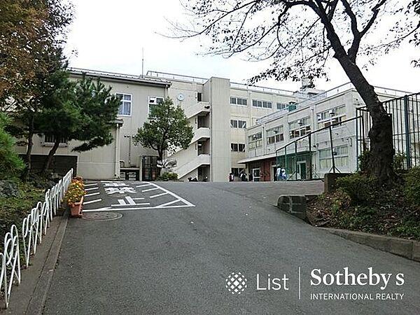 【周辺】横浜市立南が丘中学校 徒歩10分。 740m