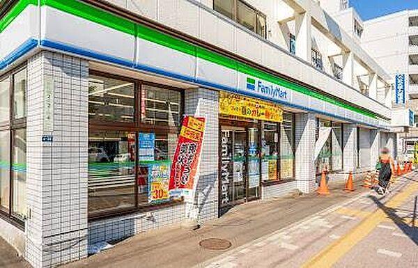 【周辺】ファミリーマート東札幌店 124m