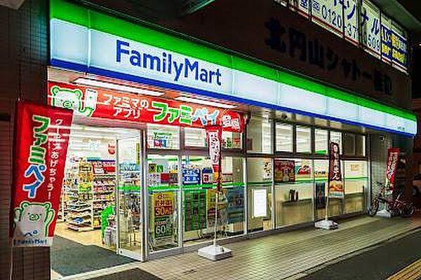 【周辺】ファミリーマート札幌北5条店 229m