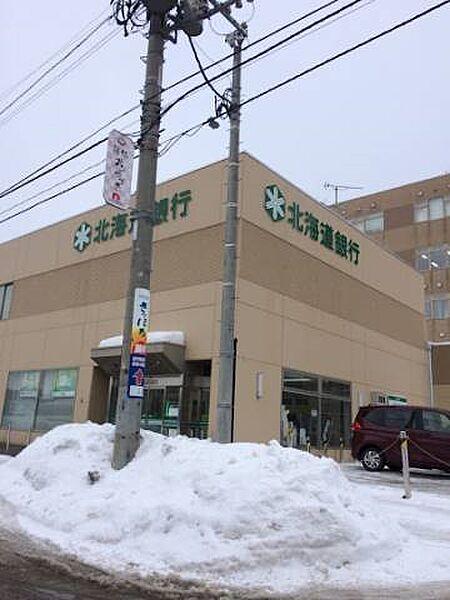 【周辺】北海道銀行中央市場支店 705m