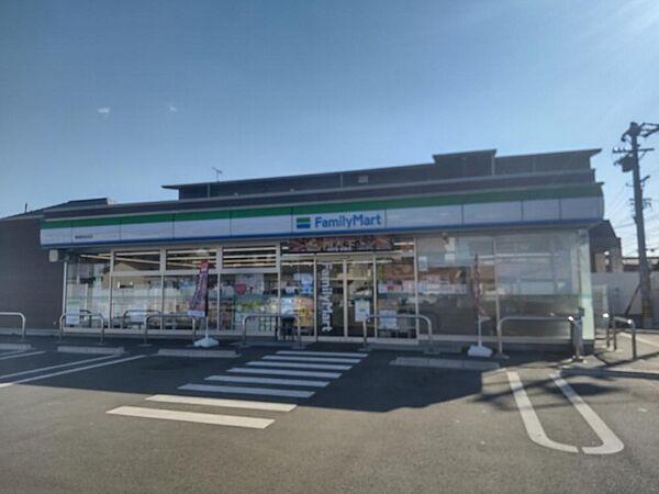 【周辺】【周辺環境】ファミリーマート豊橋弥生町店まで500ｍです。