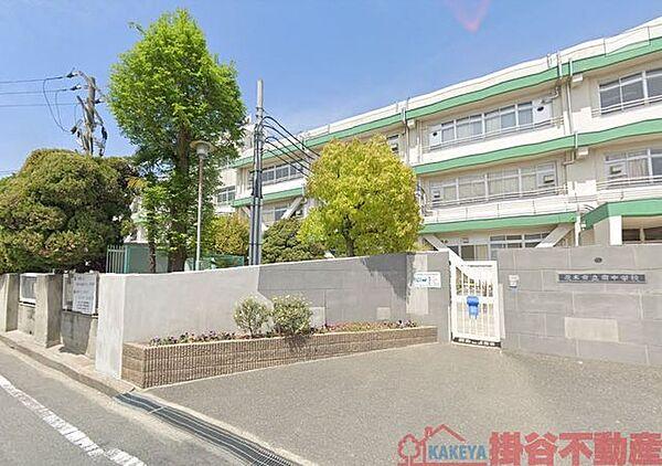 【周辺】茨木市立南中学校 徒歩8分。 590m