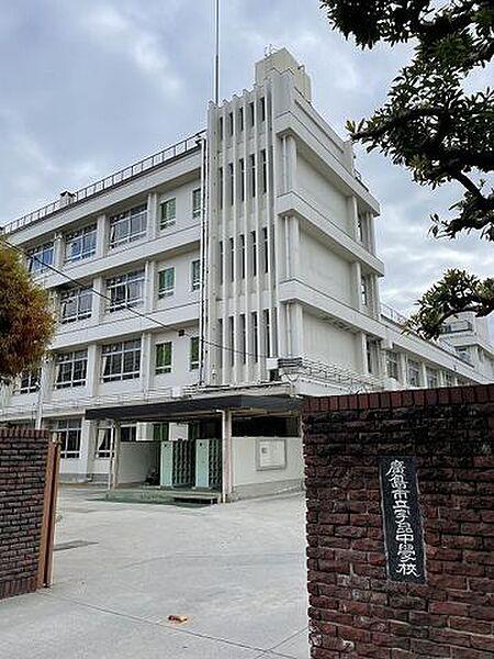 【周辺】広島市立宇品中学校 1570m