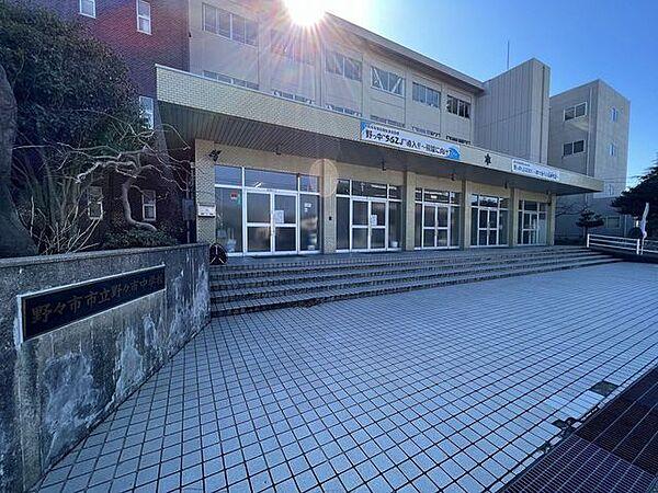 【周辺】野々市市立野々市中学校 640m