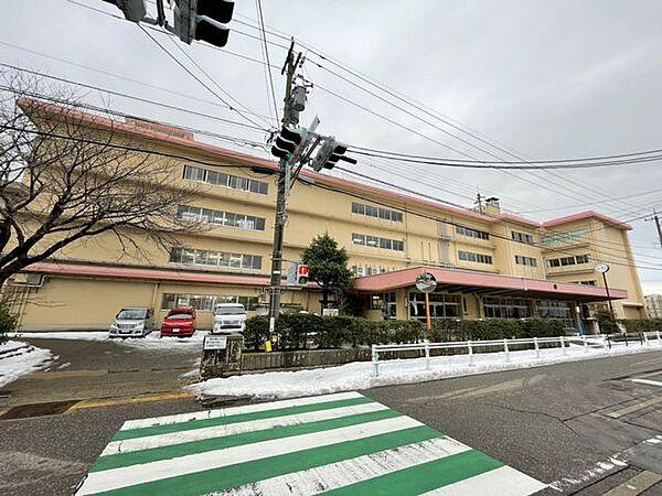 【周辺】金沢市立押野小学校 640m