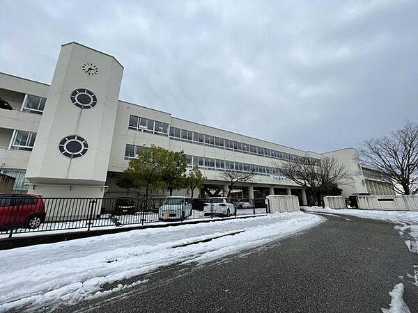 【周辺】金沢市立高尾台中学校 2430m