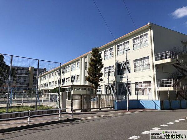 【周辺】福岡市立東吉塚小学校 （徒歩6分）小学校がお近くで小さなお子様がいらっしゃるご家庭でも安心です♪ 450m