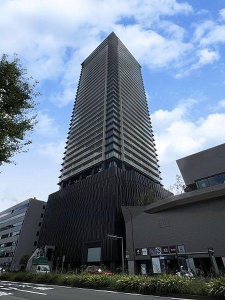 【外観】外観：福岡空港、博多、天神にアクセス可能な地下鉄空港線「西新」駅直結。2021年1月築、全306邸の39階建タワーレジデンス。