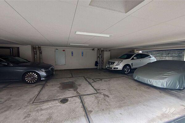 【駐車場】敷地内駐車場（屋内平面式）平面式の駐車場となっているため、お車の出し入れがしやすいです。