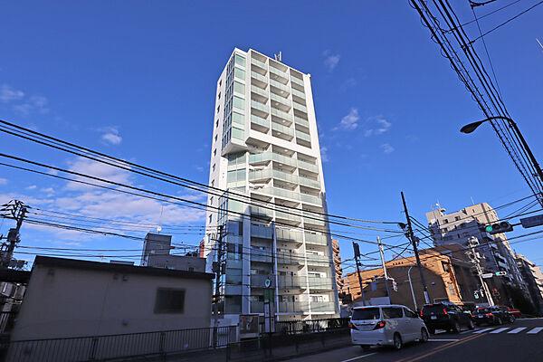 【外観】東京メトロ日比谷線「広尾」駅徒歩10分の2009年築、総戸数73戸の分譲マンションです！