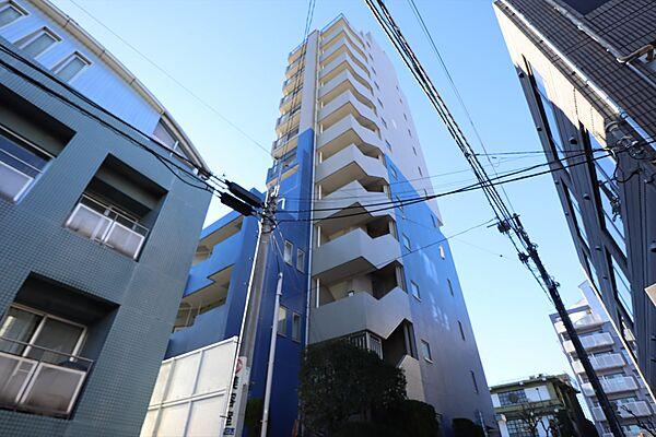【外観】外観。JR「渋谷」駅11分、井の頭線「神泉」駅徒歩6分の松濤に位置する1999年築のマンション。