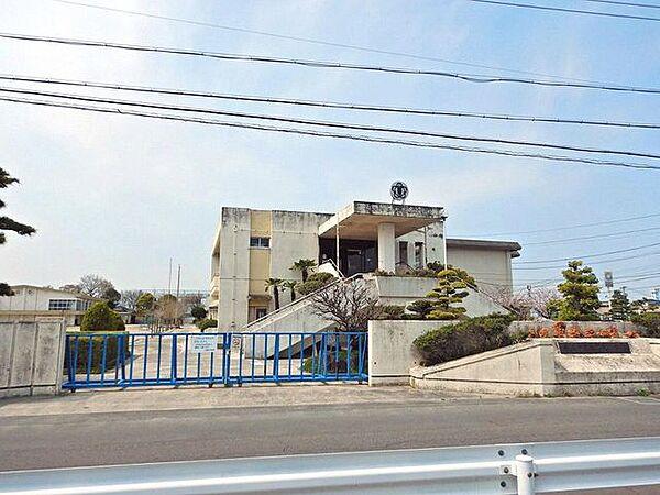 【周辺】【大里東小学校】稲沢市の南東に位置します。　校訓『強く・優しく・進んで学ぶ』 1400m