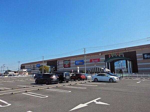 【周辺】【パールシティ】稲沢市にある複合商業施設。ショッピングセンター内には多数のテナントが入っています。※営業時間は専門店により異なります。 1890m