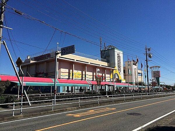 【周辺】【ヨシヅヤ平和店】ヨシヅヤグループ最大の食品売り場面積を誇り、祭り時にはお寿司を用意するなど地域行事に合わせた売場展開をしています。 1840m