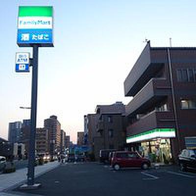 【周辺】ファミリーマート 浜松中央三丁目店（64m）