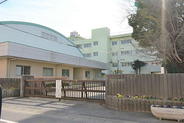 【周辺】富士見中学校 徒歩 約6分（約450m）