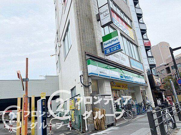 【周辺】ファミリーマート阪急伊丹駅前店 徒歩6分。 420m