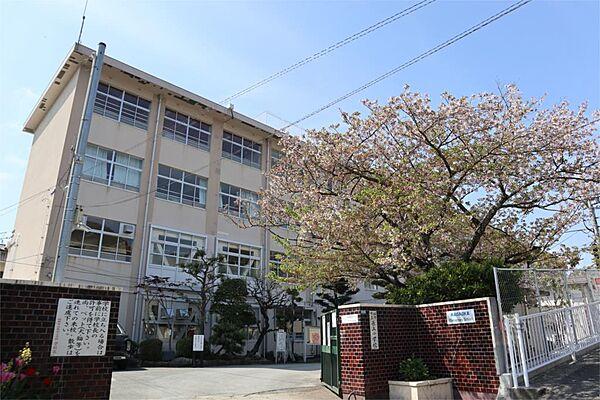 【周辺】福岡市立長丘小学校（952m）
