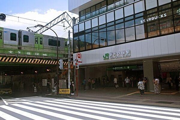 【周辺】新大久保駅(JR東日本 山手線) 徒歩9分。 710m