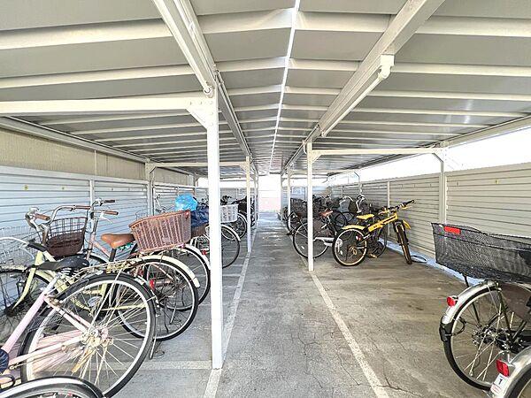 【駐車場】自転車置き場です。空き状況はご確認ください。