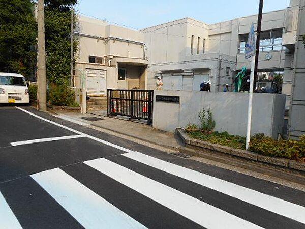 【周辺】横浜市立西寺尾第二小学校(733m)