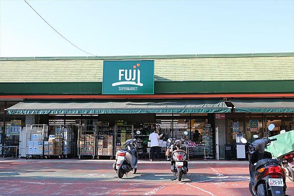 【周辺】スーパーフジ新桜ケ丘店。深夜まで営業しています。