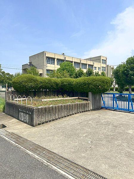 【周辺】赤坂台中学校まで徒歩10分～11分