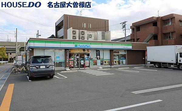 【周辺】ファミリーマート中小田井二丁目店 700m