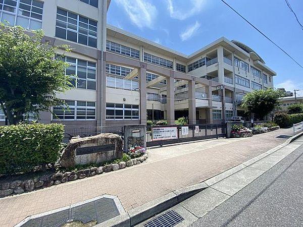 【周辺】宝塚第一小学校 1800m