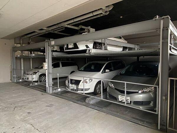 【駐車場】室内立体駐車場です
