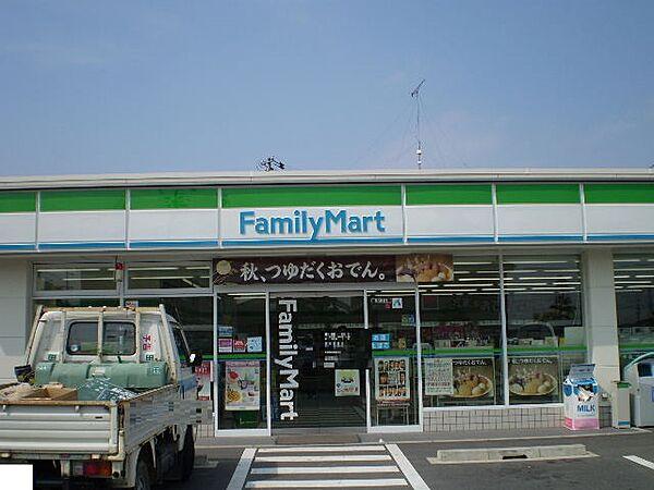 【周辺】【コンビニエンスストア】ファミリーマート笠松東金池店まで565ｍ