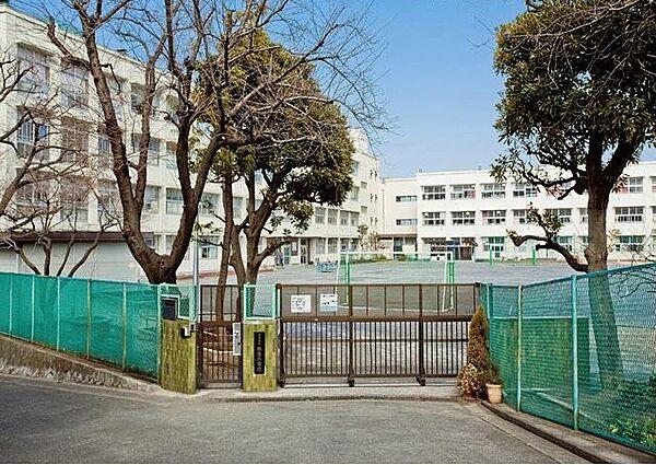 【周辺】小学校 600m 横浜市立鴨居小学校(お子様の通学に安心の距離！学校の行事にも参加しやすいですね！)