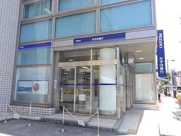 【周辺】みずほ銀行 高知支店 970m