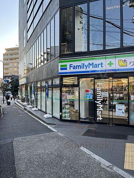 【周辺】ファミリーマート＋クスリのヒグチ恵比寿アメリカ橋店 徒歩4分。 280m
