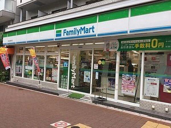 【周辺】ファミリーマート早稲田鶴巻町店 徒歩1分。 80m