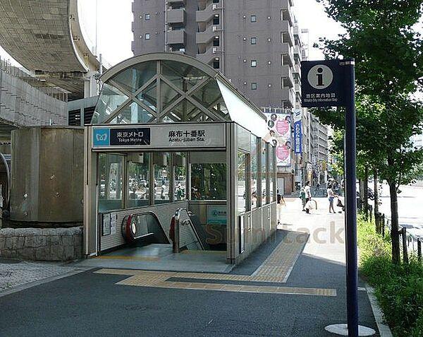 【周辺】麻布十番駅(都営地下鉄 大江戸線) 徒歩9分。 680m