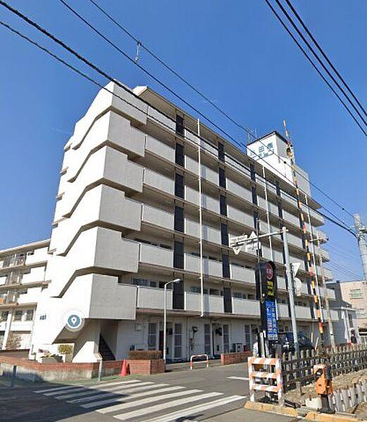 【外観】「小田急北本マンションA棟」7階建てマンション、JR高崎線「北本」駅より徒歩5分の好立地