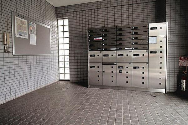 【エントランス】宅配ボックス、メールボックス、エレベーター完備
