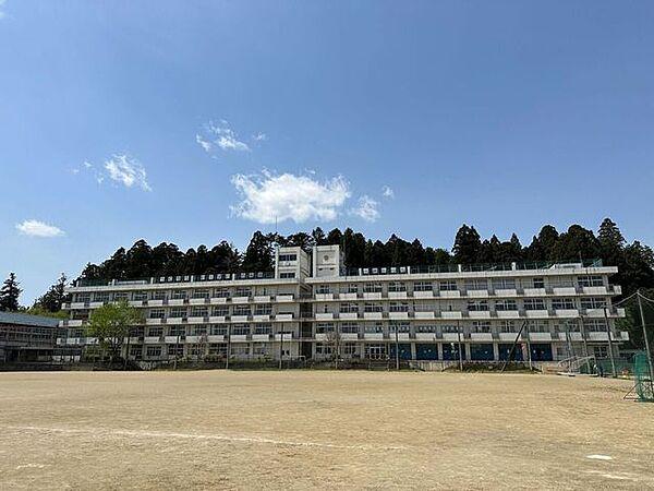 【周辺】仙台市立第一中学校 757m