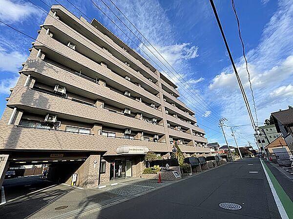 【外観】大京旧分譲、オートロック付きのライオンズシリーズマンション。徒歩5分圏にスーパー、コンビニがありお買い物がしやすい立地です。