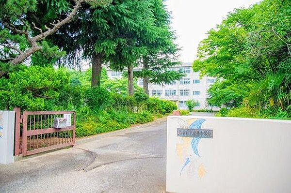 【周辺】仙台市立東華中学校 徒歩8分。 590m