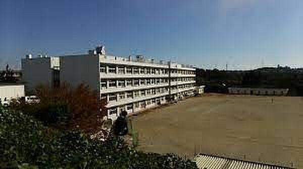 【周辺】仙台市立将監東中学校 徒歩14分。 1090m